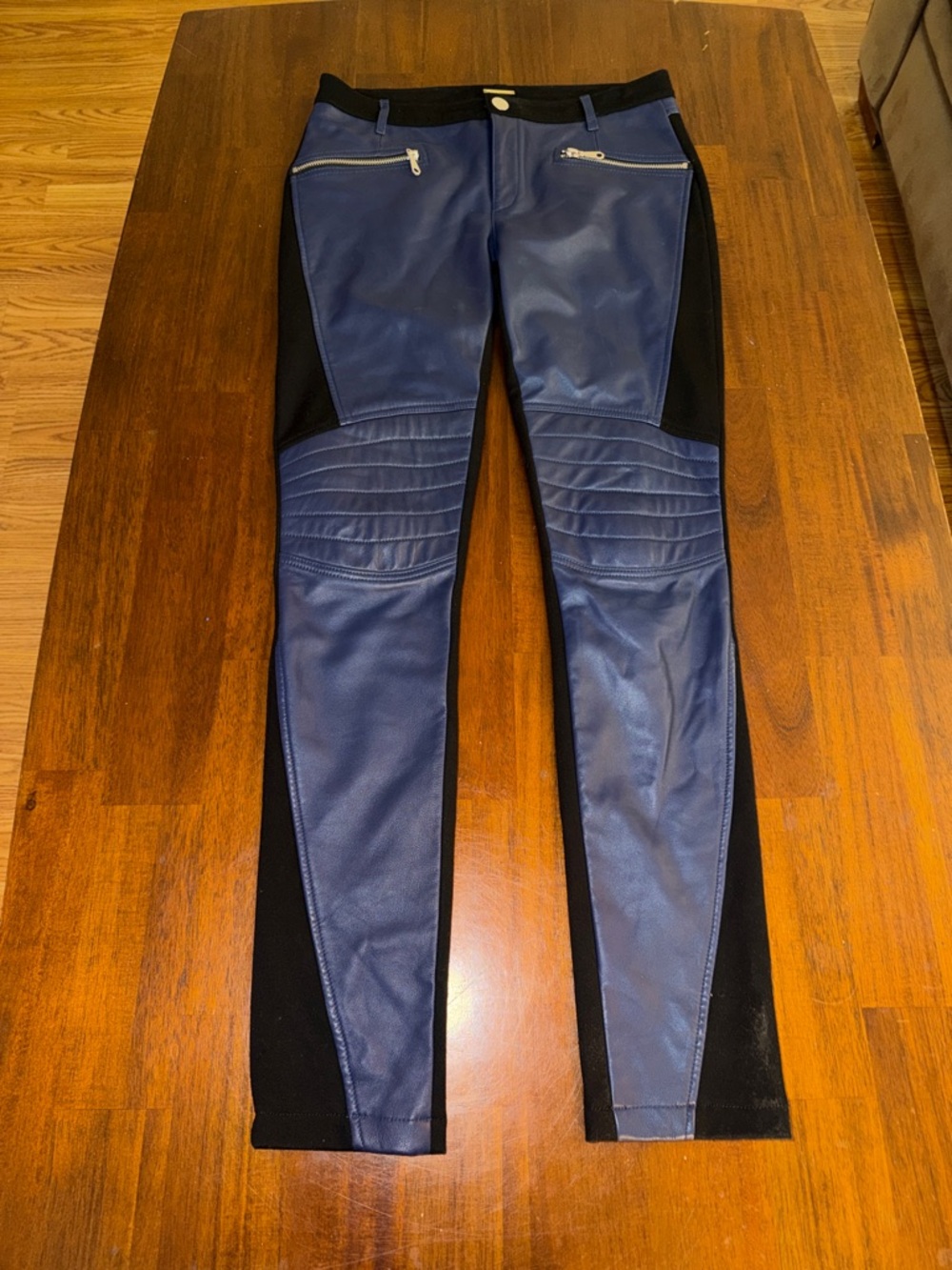 Rebecca Minkoff Ladies Blue & Black Lambskin pants. Size 6.